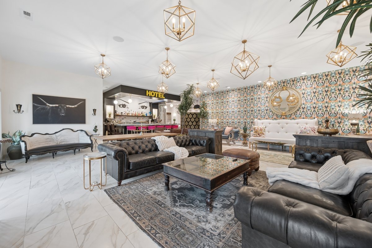 Lower level lounge